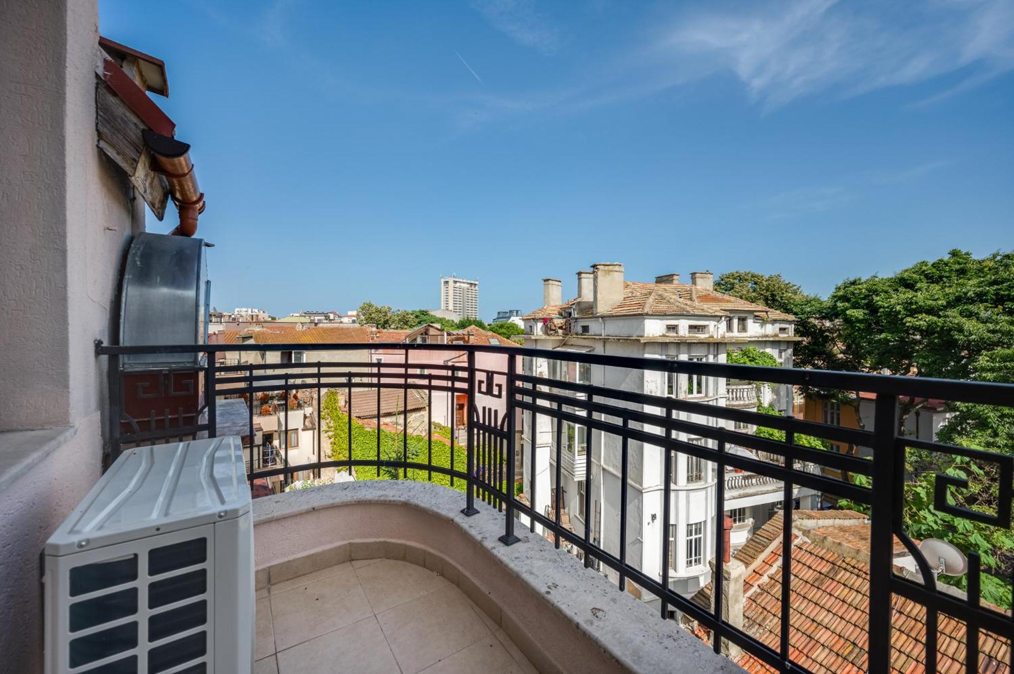 Prestige Central Apartments Varna Bagian luar foto