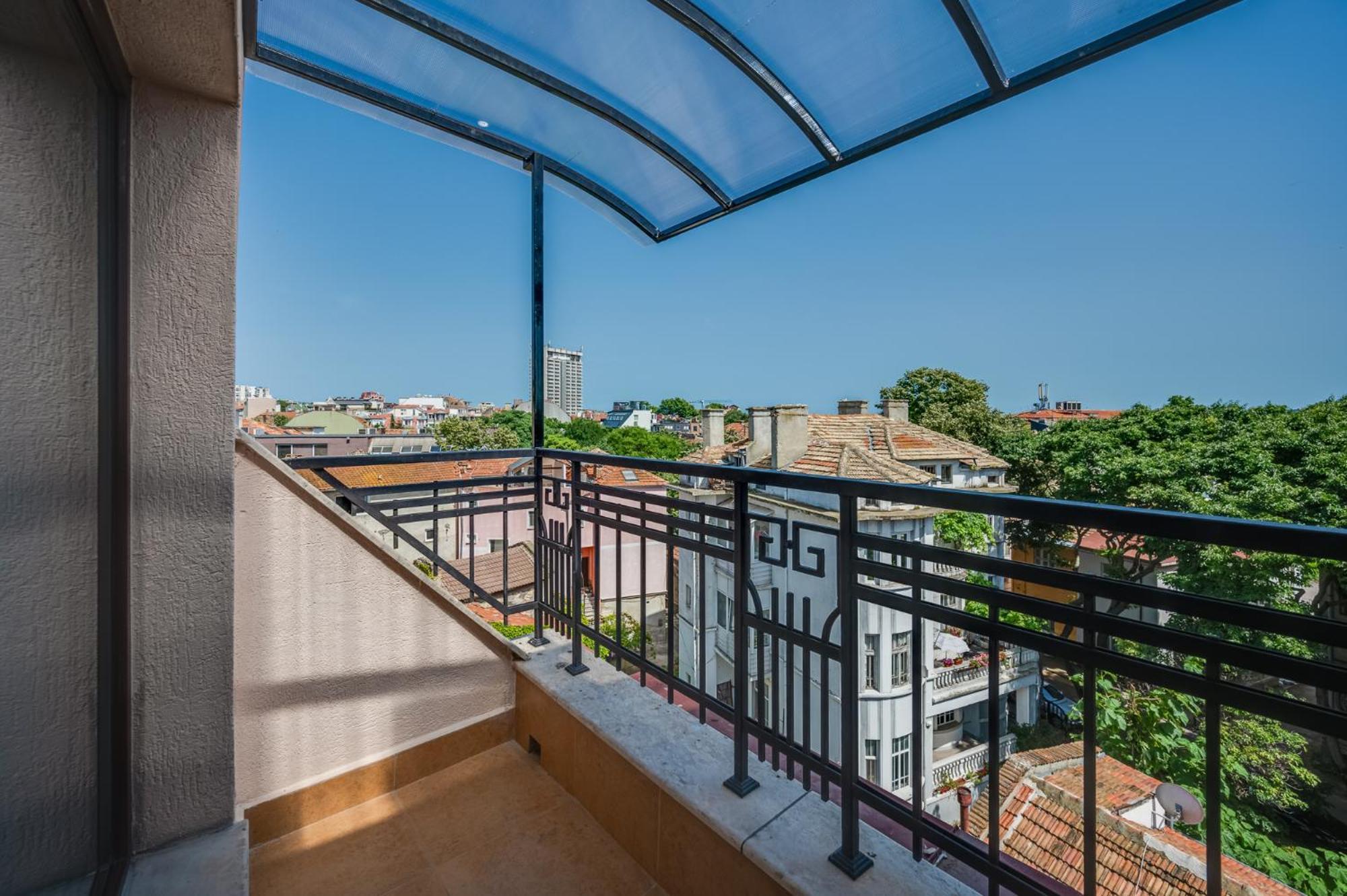 Prestige Central Apartments Varna Bagian luar foto