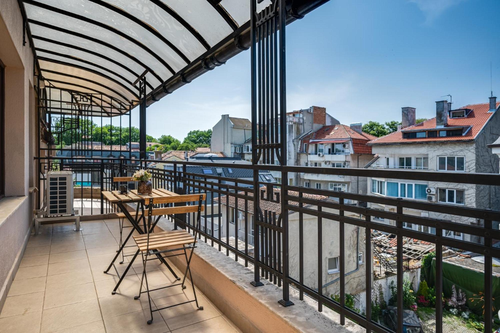 Prestige Central Apartments Varna Bagian luar foto