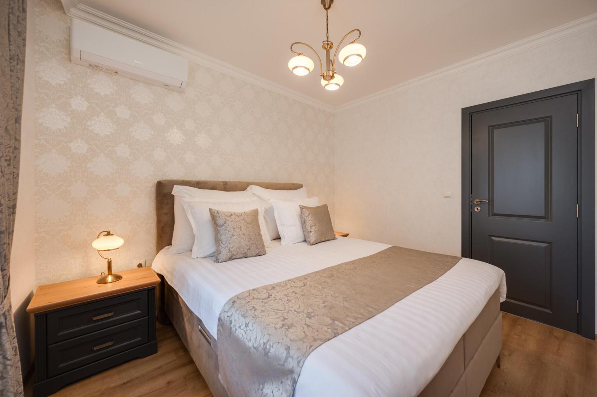 Prestige Central Apartments Varna Bagian luar foto