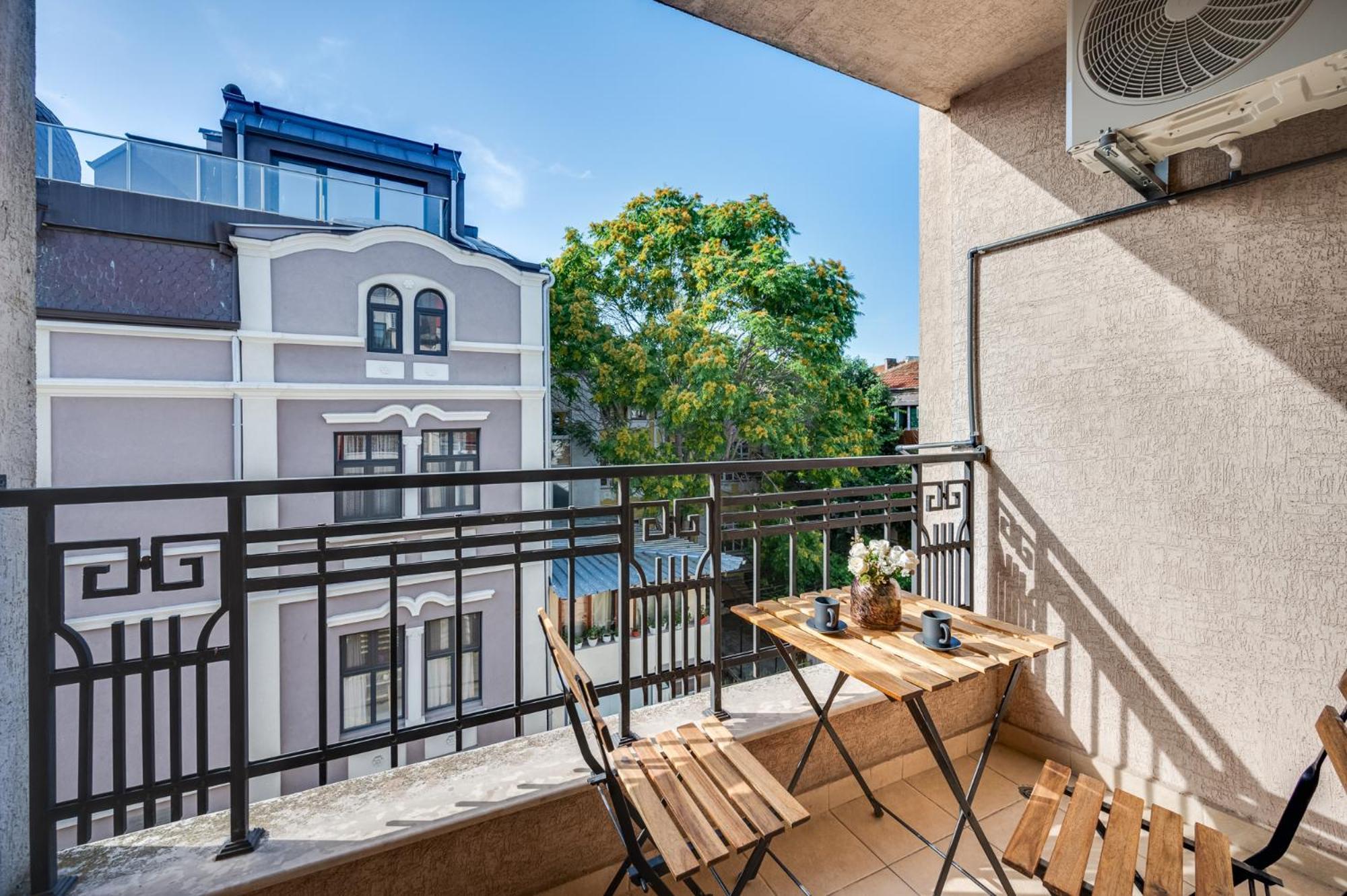Prestige Central Apartments Varna Bagian luar foto