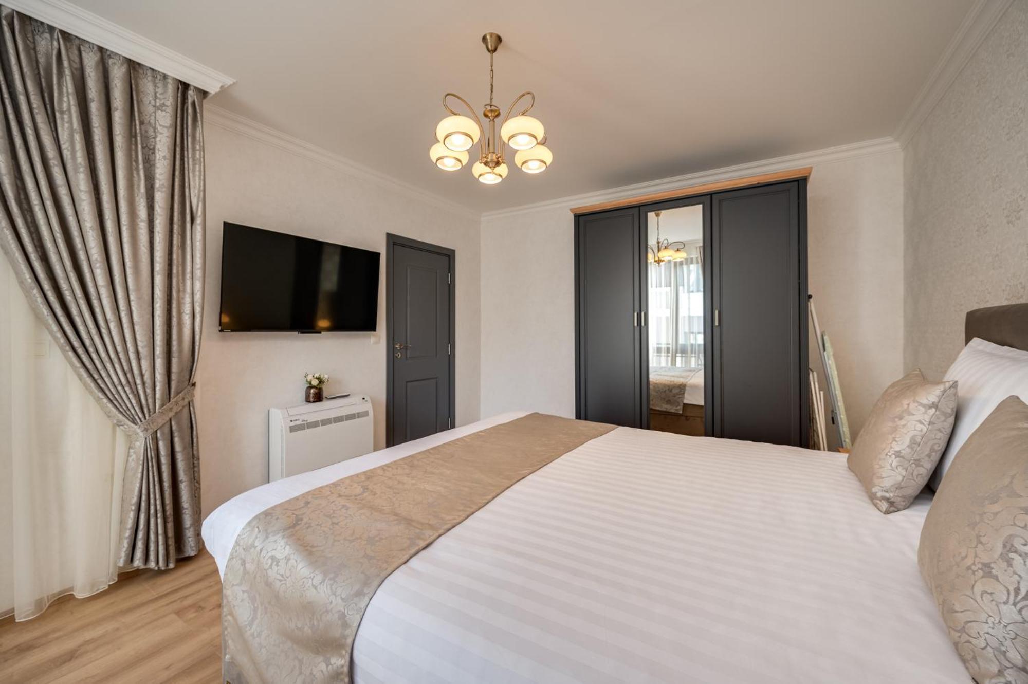 Prestige Central Apartments Varna Bagian luar foto