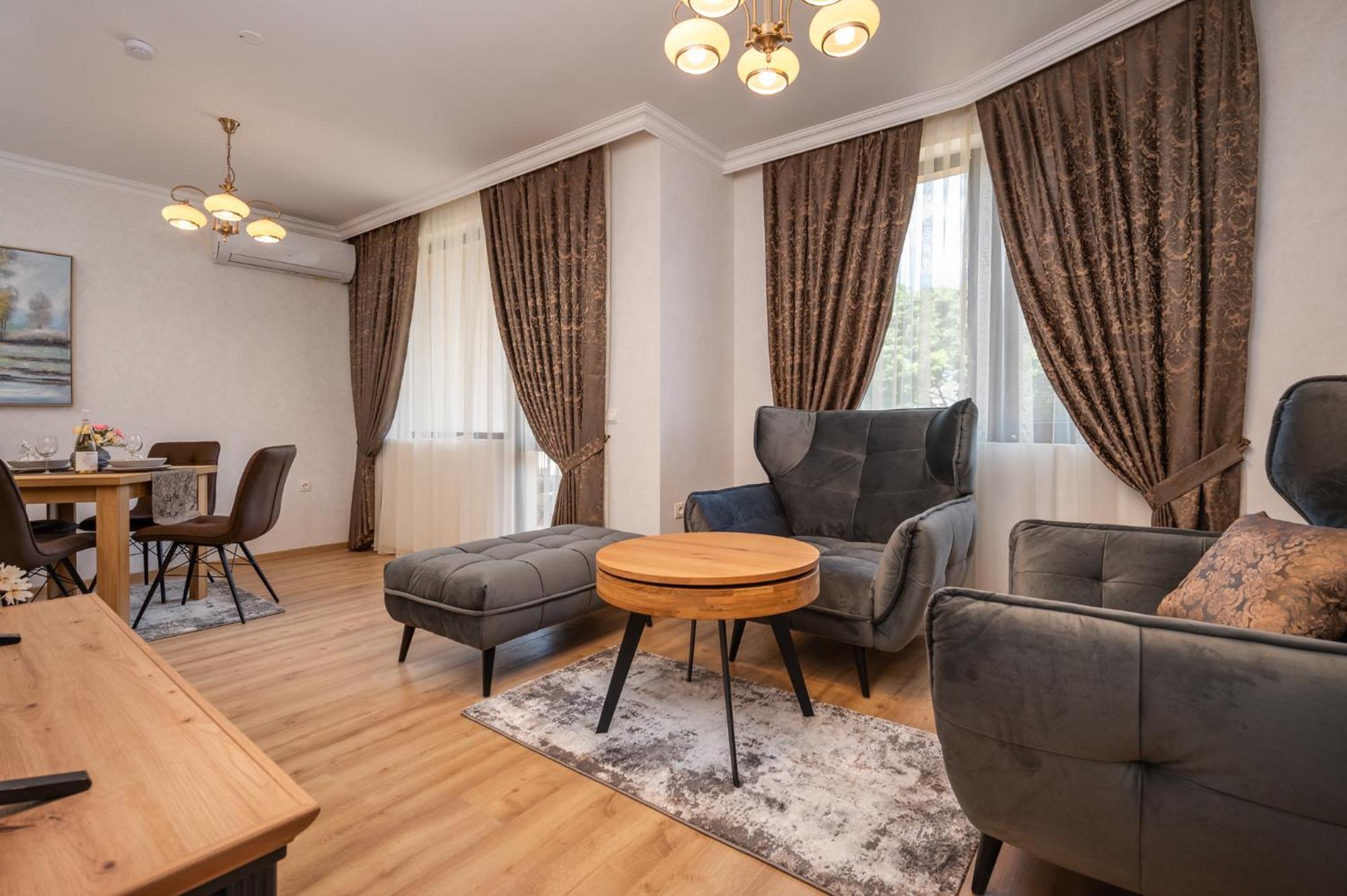 Prestige Central Apartments Varna Bagian luar foto