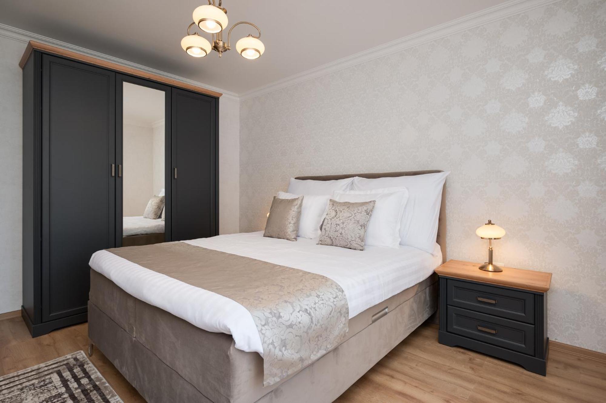 Prestige Central Apartments Varna Bagian luar foto