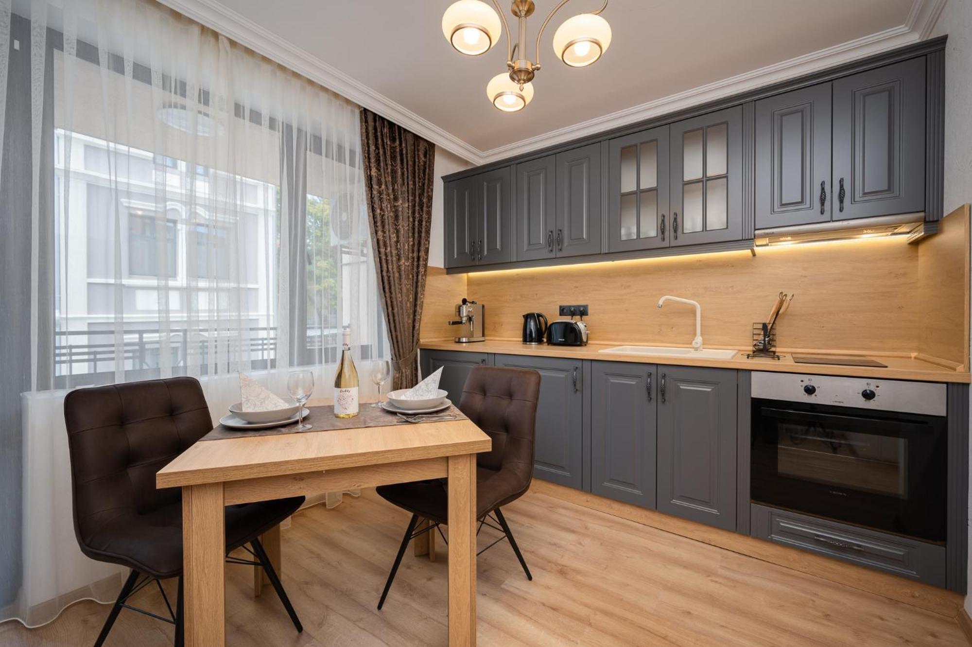 Prestige Central Apartments Varna Bagian luar foto