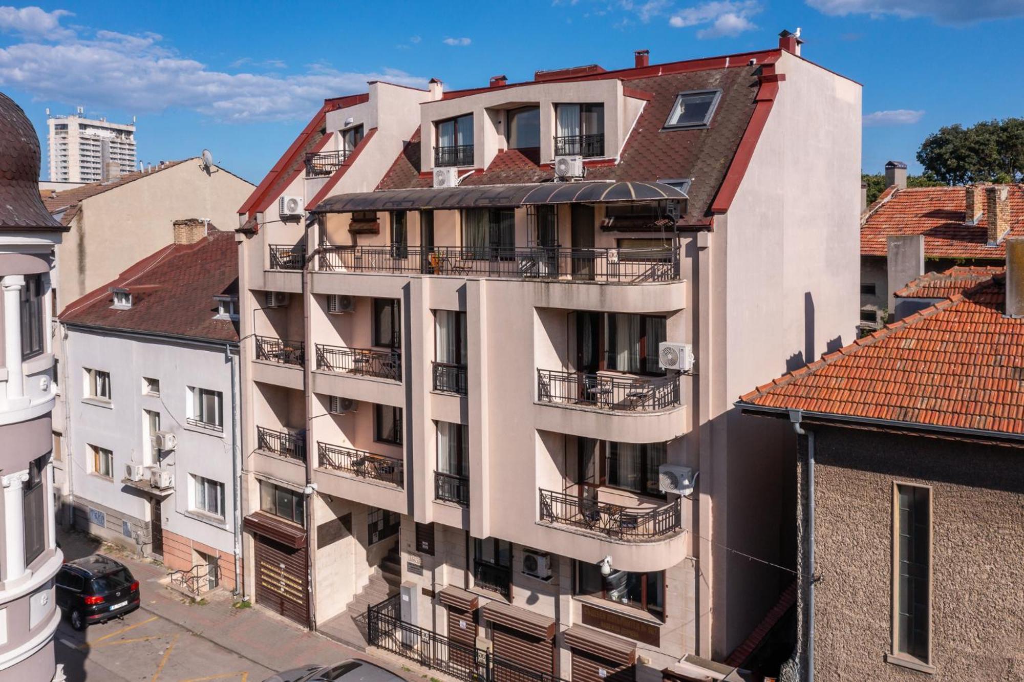 Prestige Central Apartments Varna Bagian luar foto