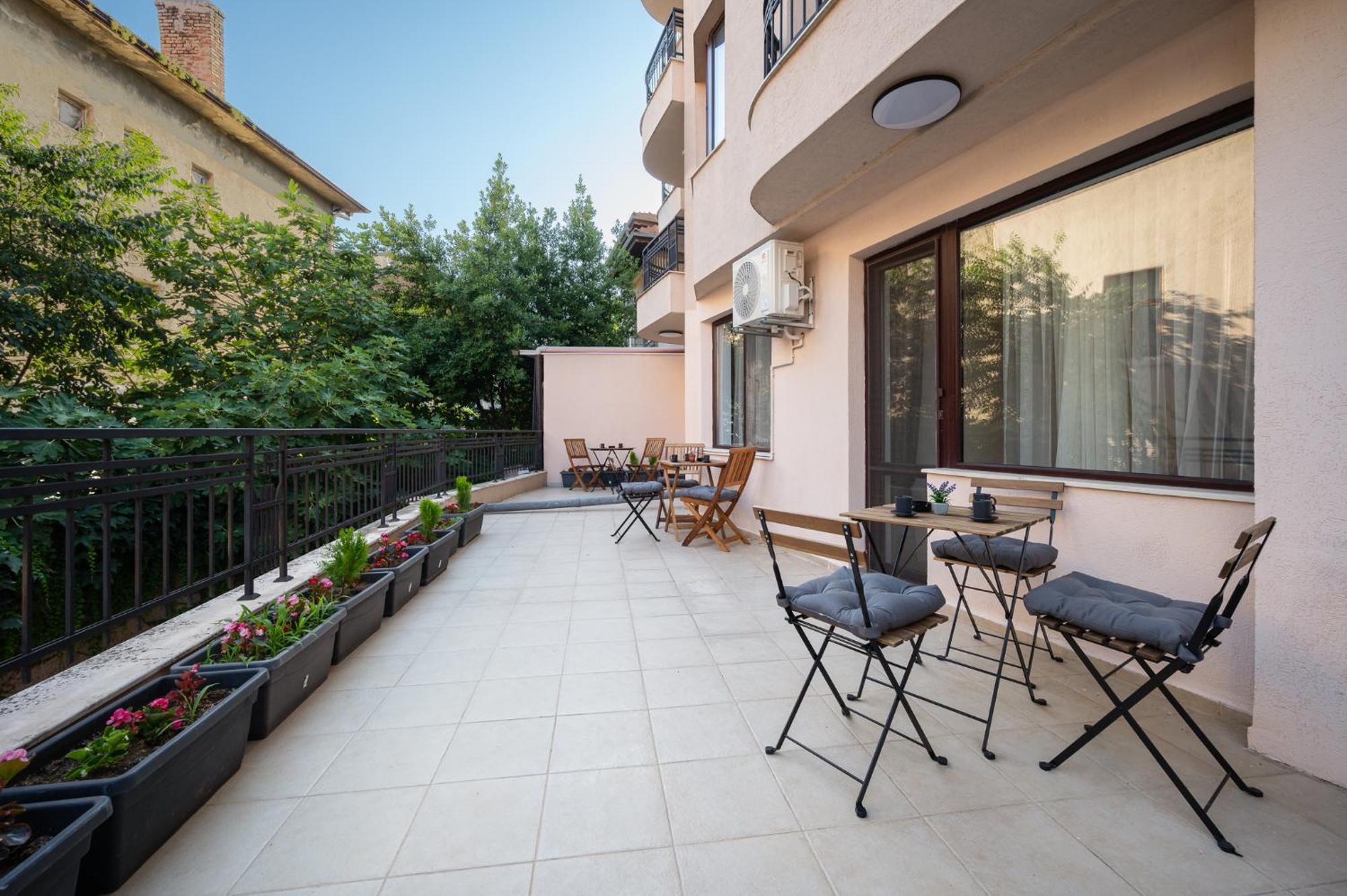 Prestige Central Apartments Varna Bagian luar foto